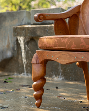 Load image into Gallery viewer, Conch Couch