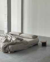 Load image into Gallery viewer, Tabi Stand Small