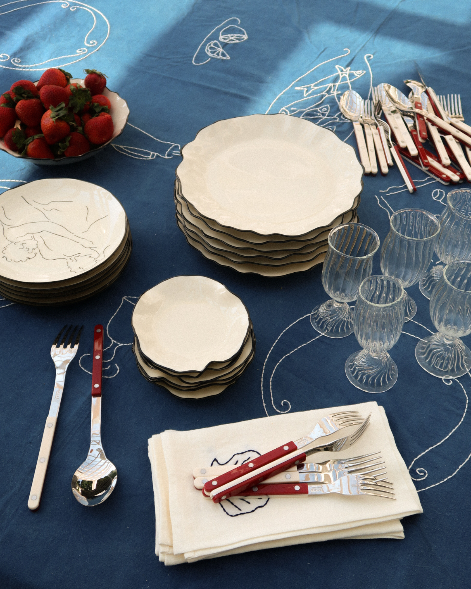 Bistro Cream & Red Flatware Set