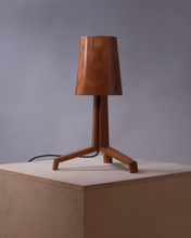 Load image into Gallery viewer, Tripod Table Lamp