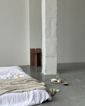 Load image into Gallery viewer, Tabi Stand Large