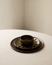 Load image into Gallery viewer, Bronze Flower Plate