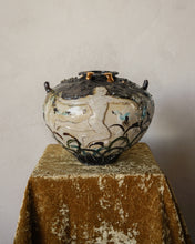 Load image into Gallery viewer, Venus Moon Jar
