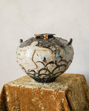 Load image into Gallery viewer, Venus Moon Jar