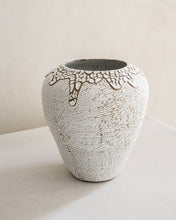Load image into Gallery viewer, Esme Vase in Crawl