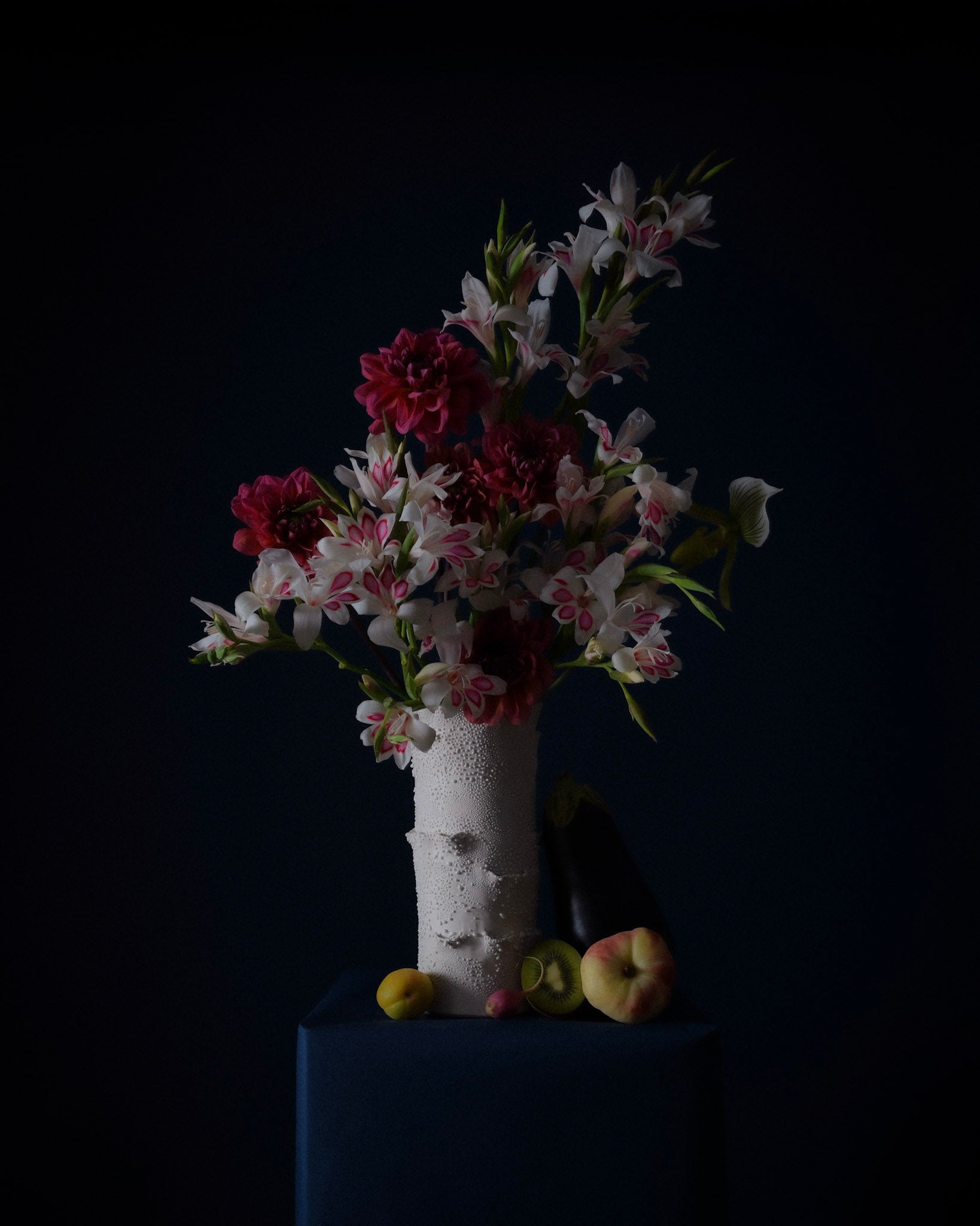 Ribbon Vase in White Lichen