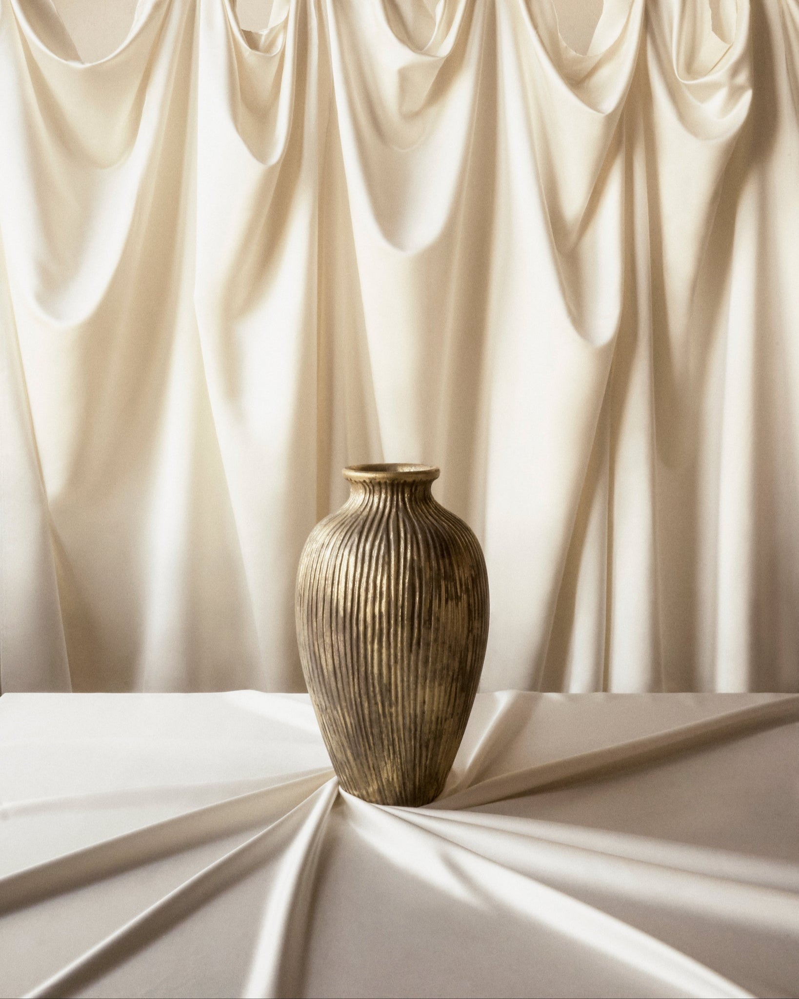 Samara Vessel in Gold