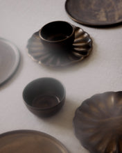 Load image into Gallery viewer, Bronze Flower Plate