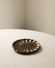 Load image into Gallery viewer, Bronze Flower Plate