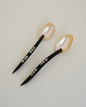 Load image into Gallery viewer, Mother of Pearl and Horn Spoons
