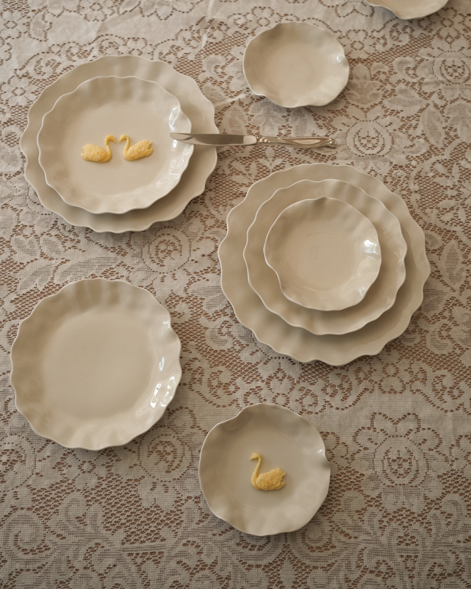 Ribbon Dinner Plate Set of 4, Swan – LES Collection