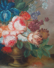 Load image into Gallery viewer, Floral Oil Painting in Gilt Frame
