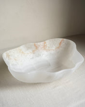 Load image into Gallery viewer, Montañita Onyx Bowl
