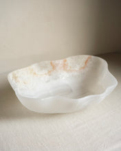 Load image into Gallery viewer, Montañita Onyx Bowl
