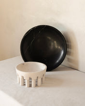 Load image into Gallery viewer, Grande Noire Pomona Bowl
