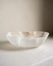 Load image into Gallery viewer, Montañita Onyx Bowl
