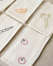 Load image into Gallery viewer, Diner Au Bistrot Embroidered Napkin Set
