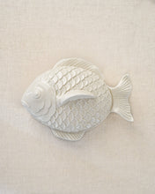 Load image into Gallery viewer, Fish Platter with Lid
