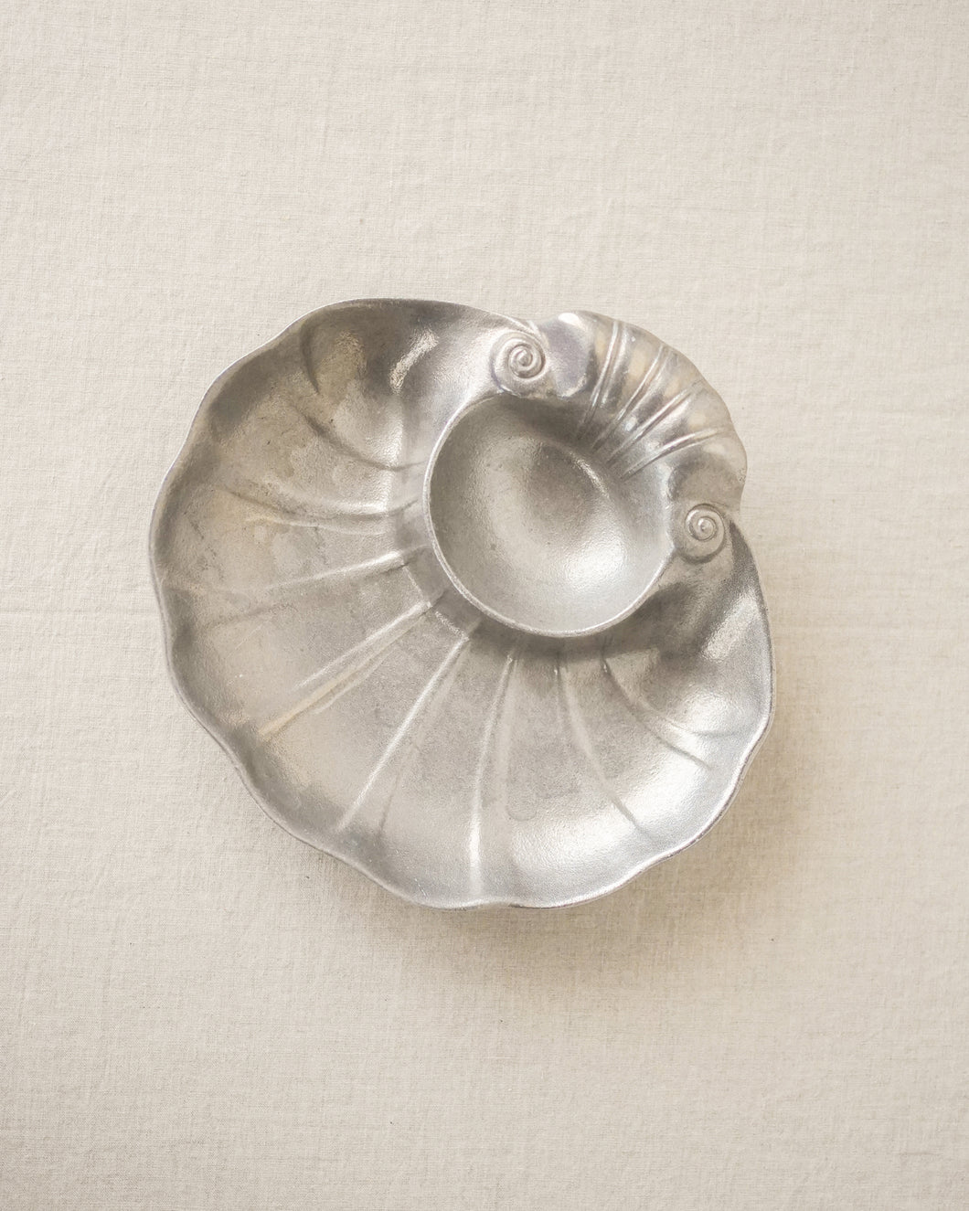 Aluminum Clam Shell Serving Dish