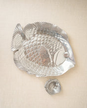 Load image into Gallery viewer, Metal Fish Serving Tray Set
