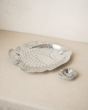 Load image into Gallery viewer, Metal Fish Serving Tray Set
