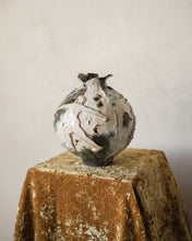 Load image into Gallery viewer, Perseu II Moon Jar
