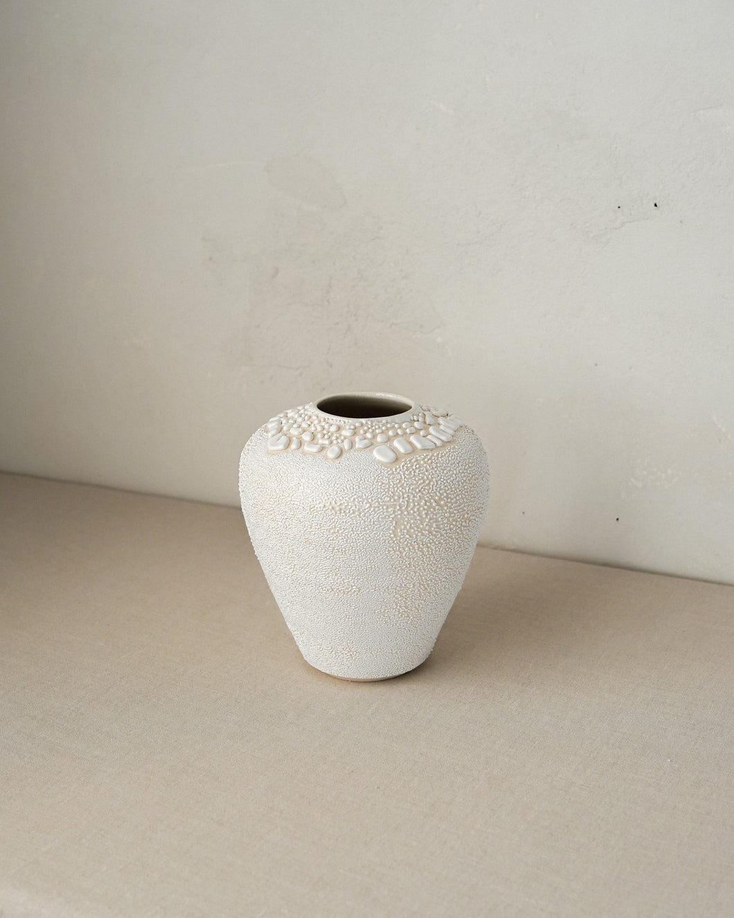 Esme Vase in White Crawl