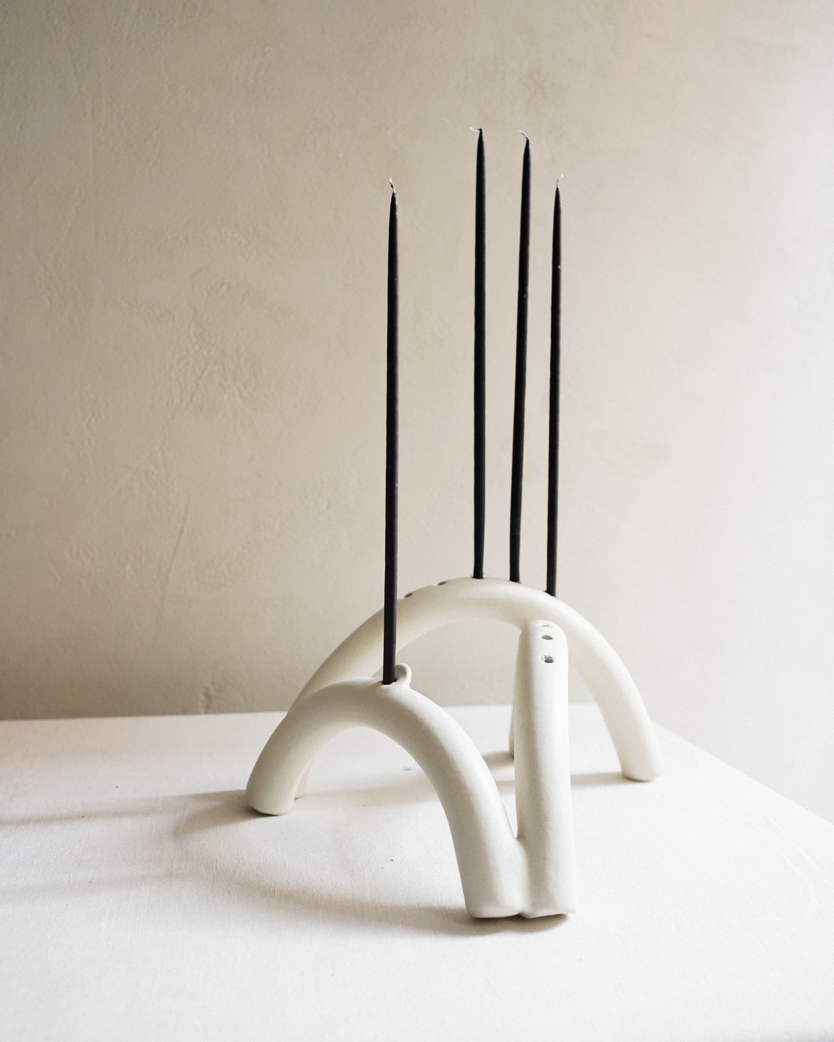 Shaynah Menorah in Blanc