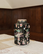 Load image into Gallery viewer, Famille Noire Vase
