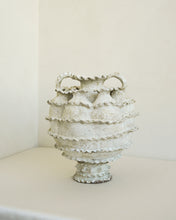 Load image into Gallery viewer, Tuliperie Venus Vase
