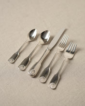 Load image into Gallery viewer, Shell Flatware 66 pc Set
