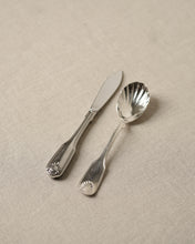 Load image into Gallery viewer, Shell Flatware 66 pc Set
