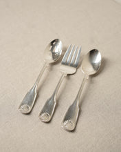 Load image into Gallery viewer, Shell Flatware 66 pc Set
