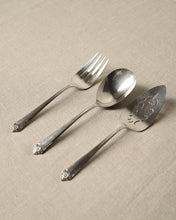 Load image into Gallery viewer, Floral Flatware 52 pc Set
