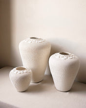 Load image into Gallery viewer, Esme Vase in White Crawl
