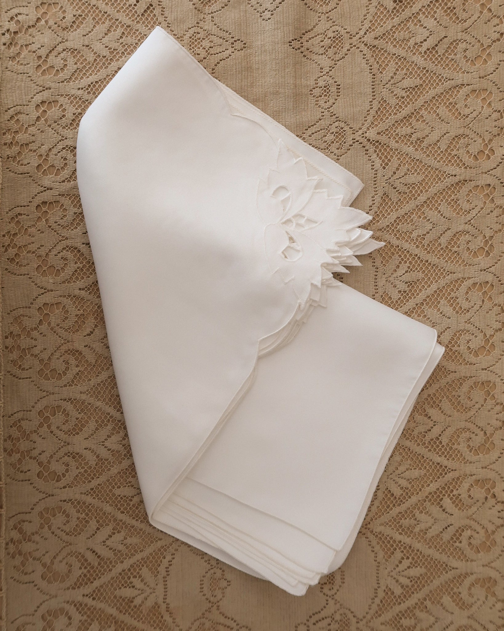 White Floral Napkin Set