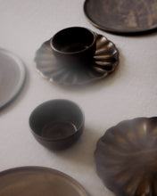 Load image into Gallery viewer, Bronze Flower Plate
