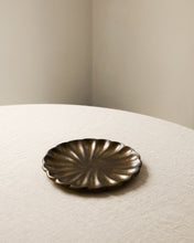 Load image into Gallery viewer, Bronze Flower Plate
