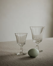 Load image into Gallery viewer, Eleanor Glass Set
