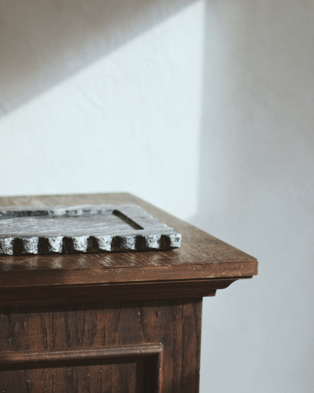 The 810 Tray in Moonstone