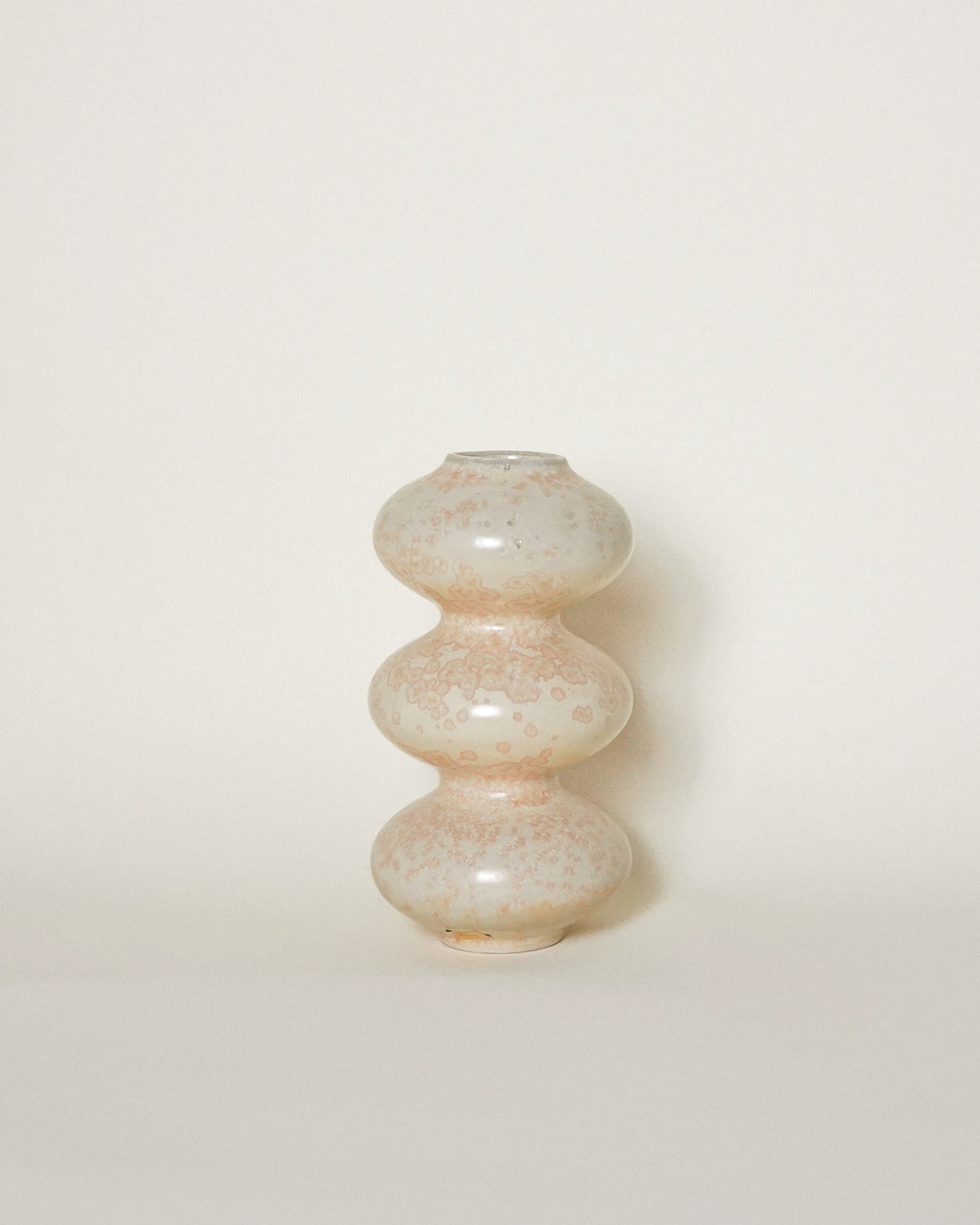 Wave Form Vase in Crystal Cream