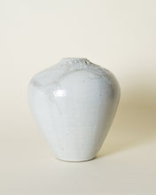 Load image into Gallery viewer, Esme Vase in Froth
